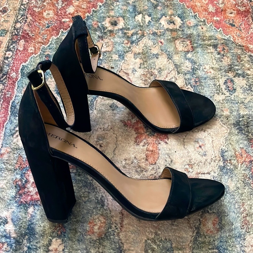 Black ankle strap block heel sandals sz 8.5 - like new